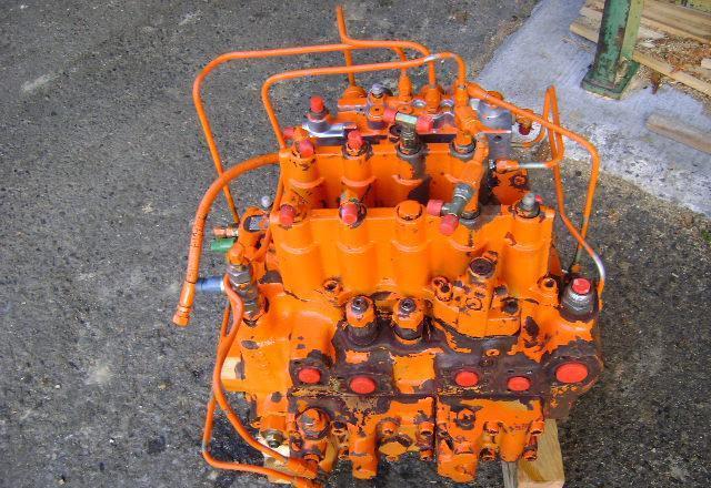 Distributeur hydraulique pour Fiat Hitachi EX 235 Photo 1