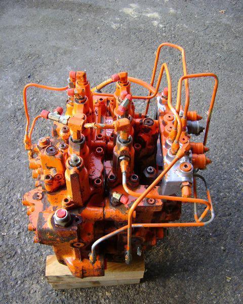 Distributeur hydraulique pour Fiat Hitachi EX 235 Photo 2