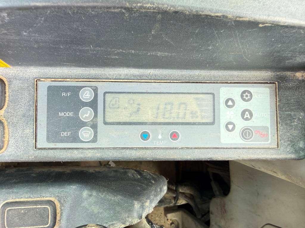 Kobelco SK235SR - Hammer Lines / Automatic Greasing Photo 13