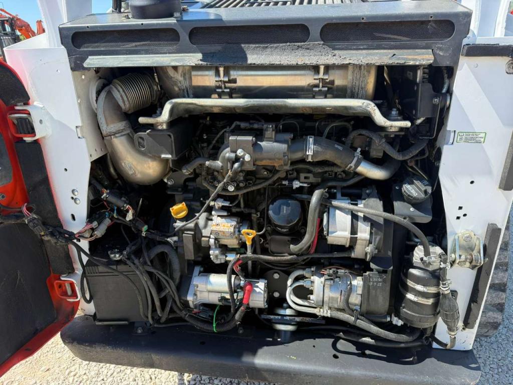 Bobcat T770 Photo 13