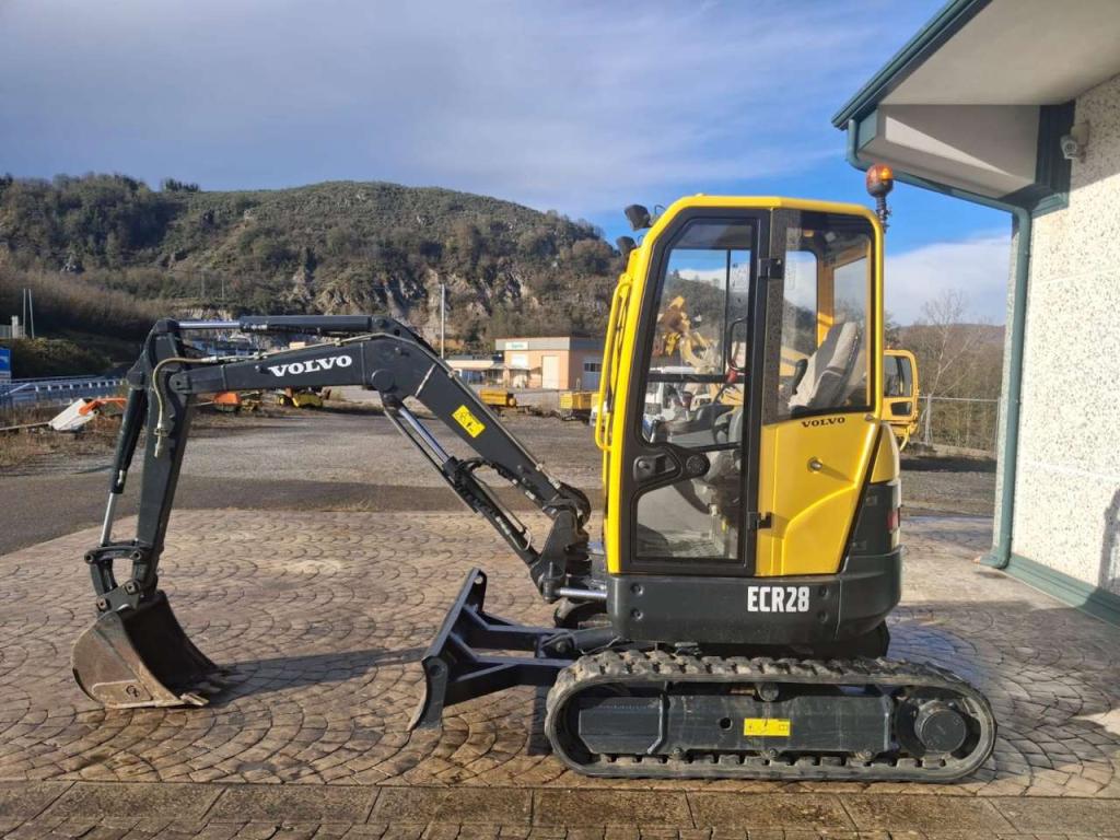 Volvo ECR28 Photo 3