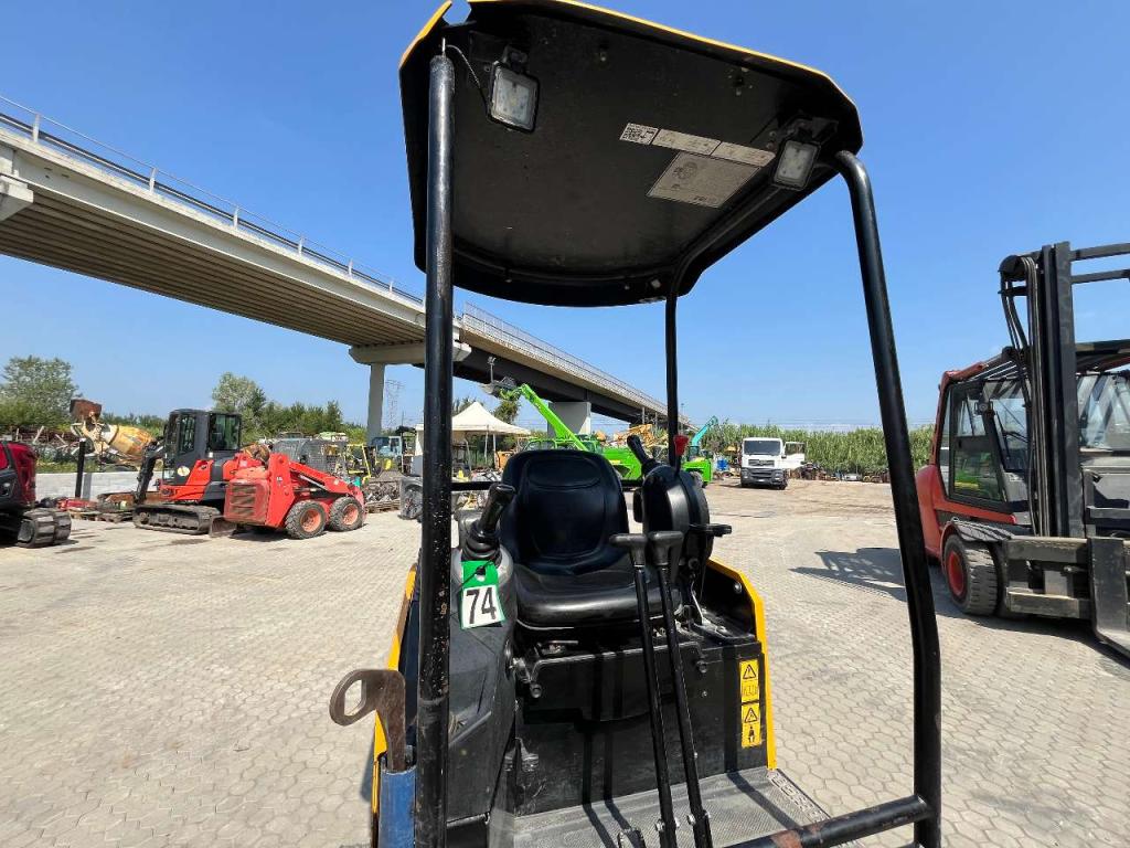 JCB 18Z-1 T3 Photo 7