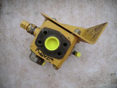check & relief valve gp pour Caterpillar 231D en vente par CERVETTI TRACTOR Srl