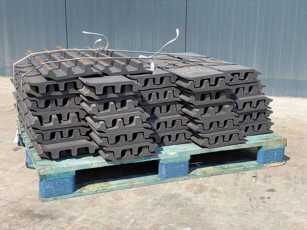 Volvo EC480 Shoes/Pads Photo 3