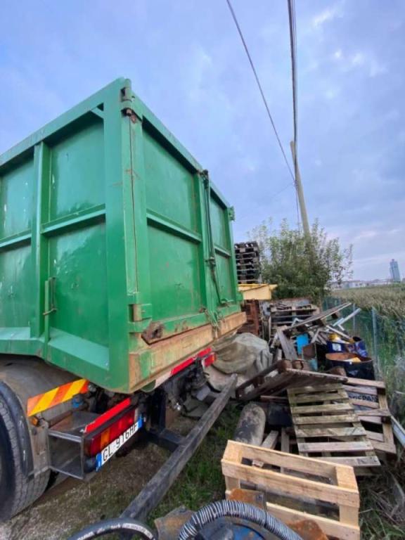 CONTAINER SCARRABILE USATO A CIELO APERTO CON GRU Photo 4