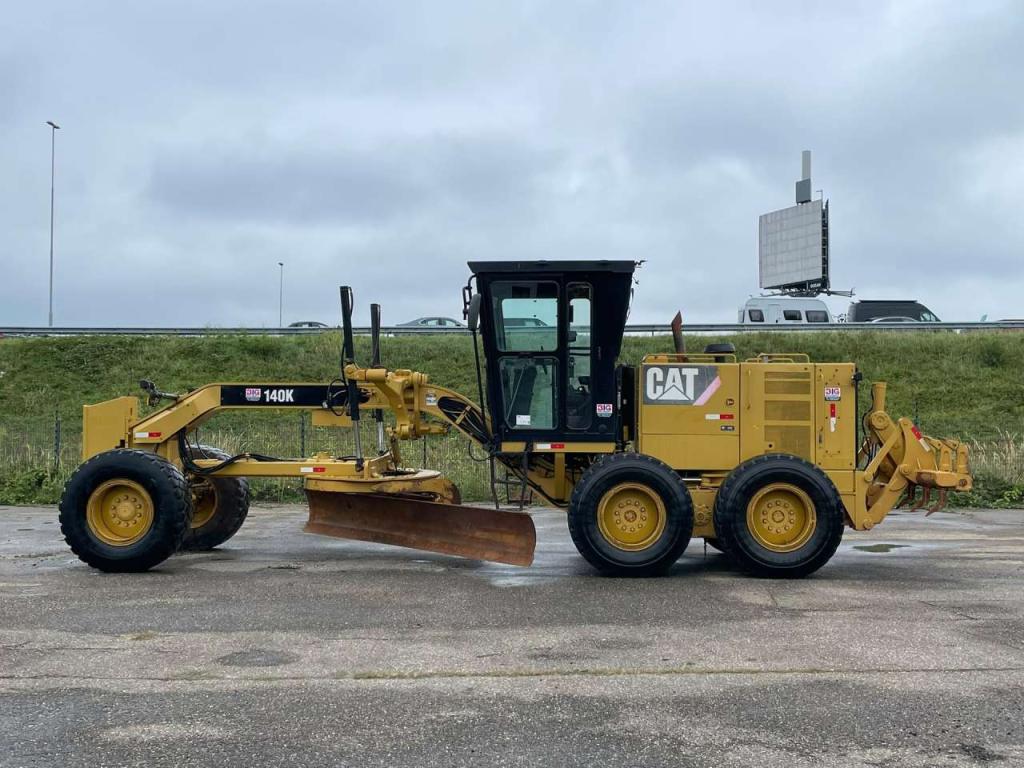 Caterpillar 140K Photo 1