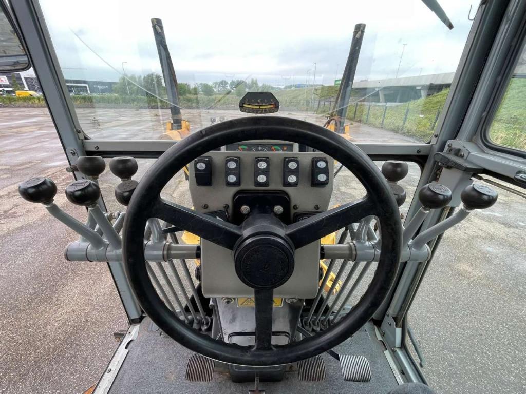 Caterpillar 140K Photo 26