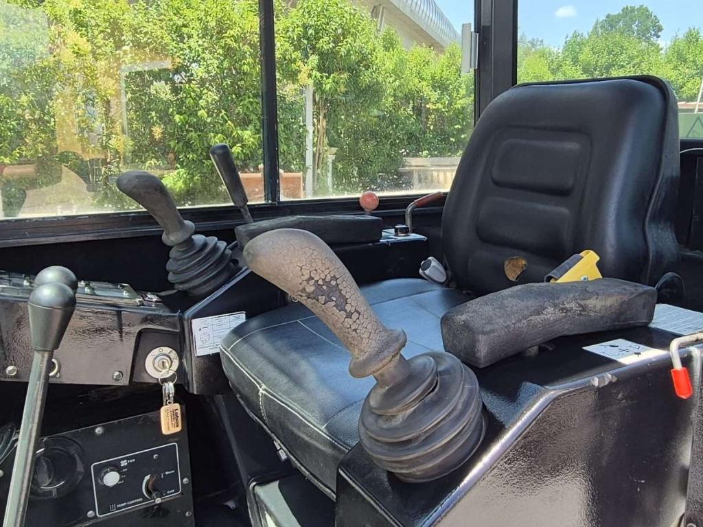 Bobcat X325 Photo 5