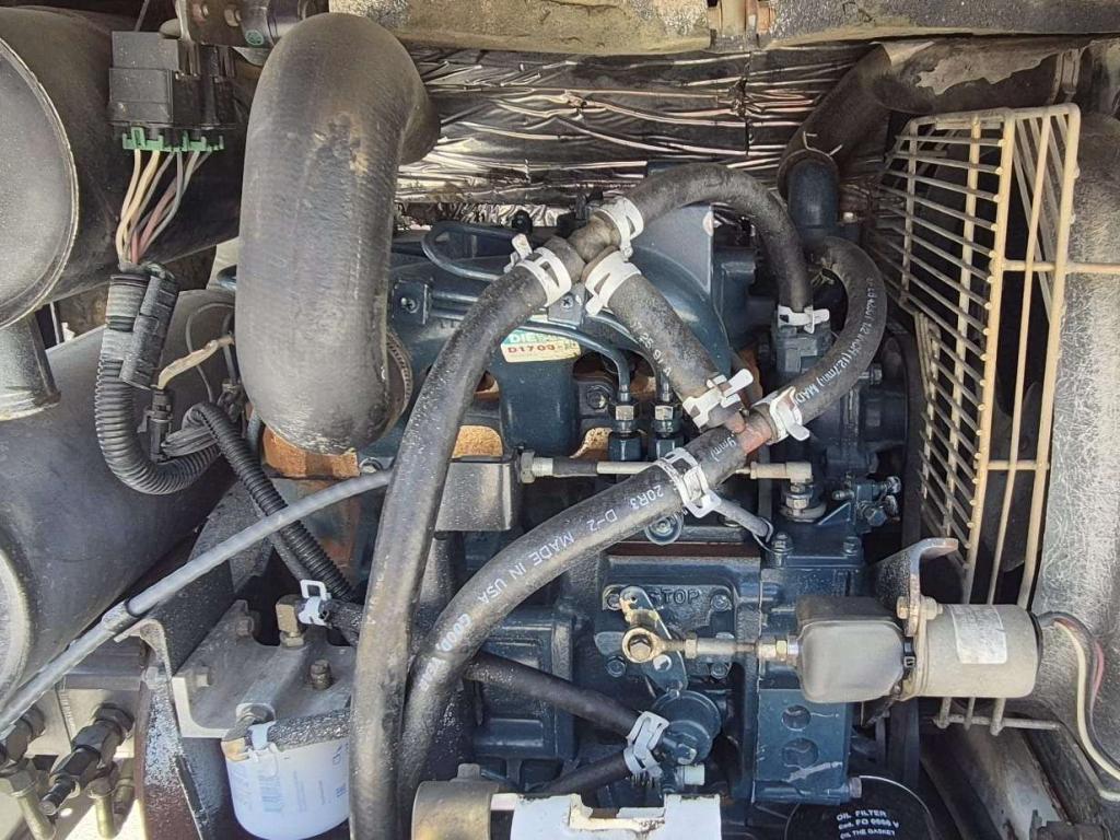 Bobcat X325 Photo 9