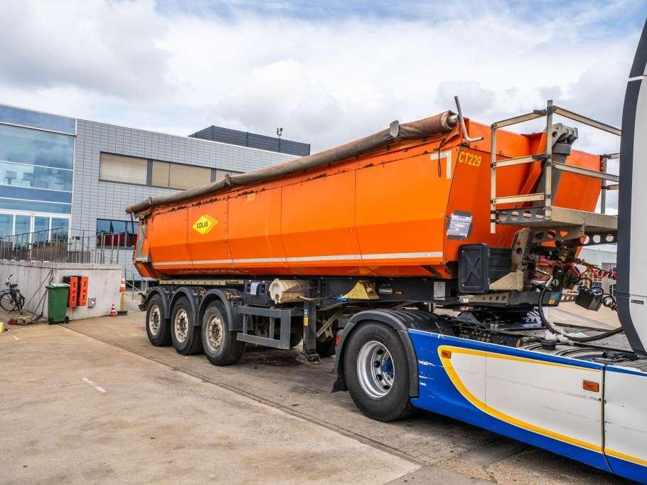 Schmitz SGF-S3-GEISOLEERDE KIPPER-27m3 Photo 2