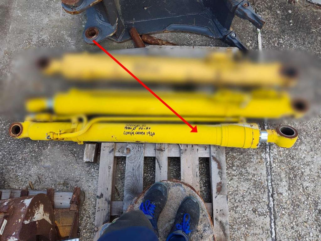 Komatsu PC240LC-6 Photo 5