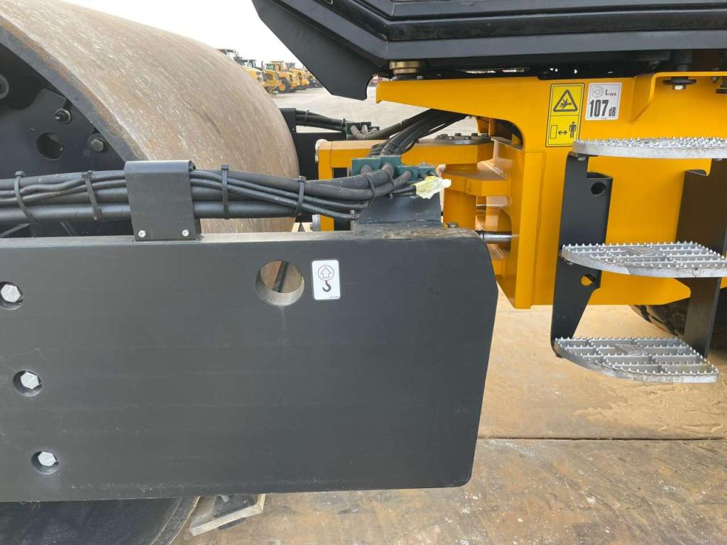 JCB VM166D (15.5t) Photo 23