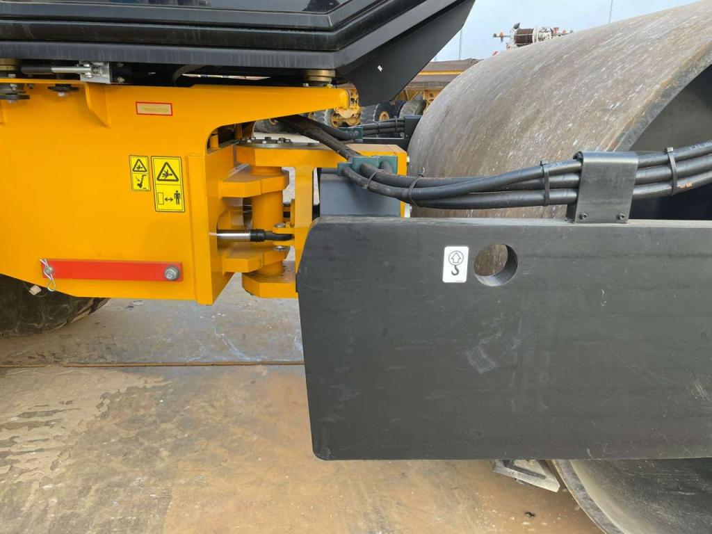 JCB VM166D (15.5t) Photo 24