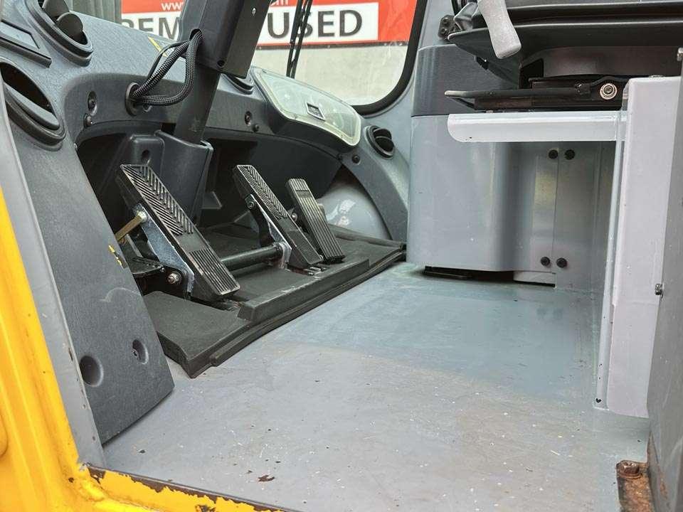 Hyundai 80D-7E Photo 15