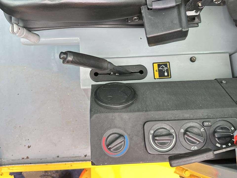 Hyundai 80D-7E Photo 17
