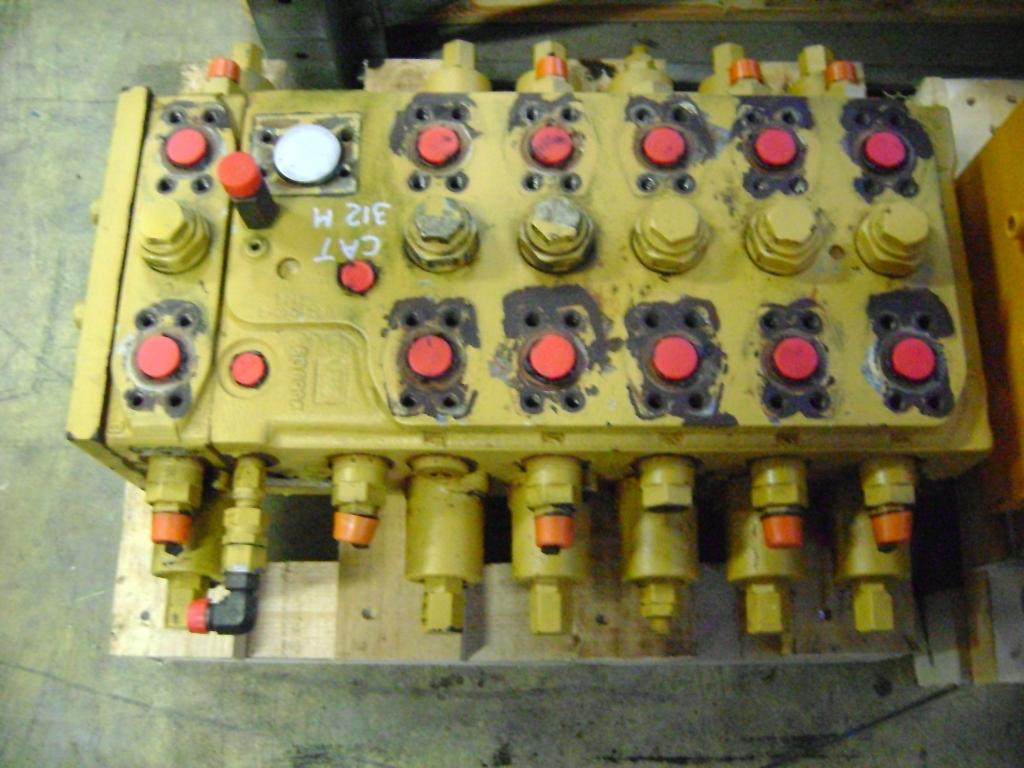 Distributeur hydraulique pour Caterpillar M 312 Photo 1