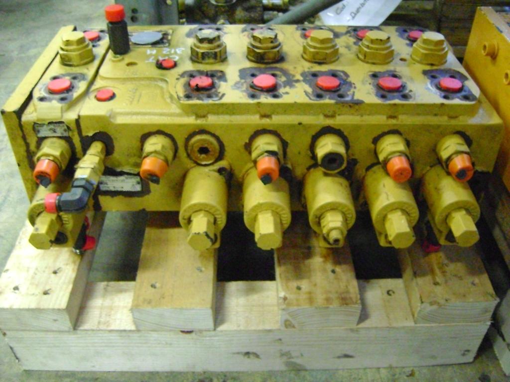 Distributeur hydraulique pour Caterpillar M 312 Photo 2