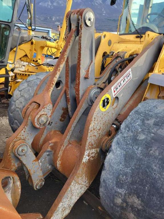 Volvo lifting framework VOE11177162 for Volvo L110E Photo 1
