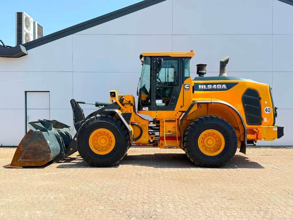 Hyundai HL940A - Weight System / Automatic Greasing Photo 1