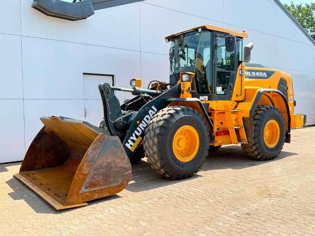 Hyundai HL940A - Weight System / Automatic Greasing Photo 2