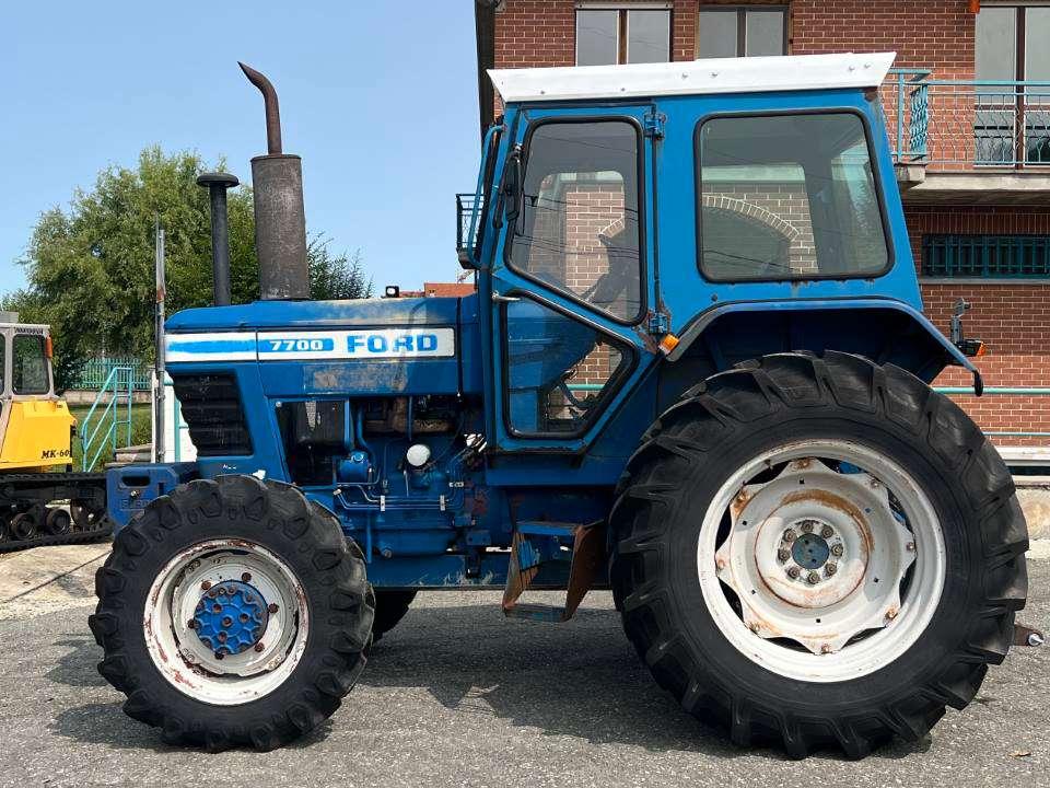 Ford 7700 4X4 Photo 2