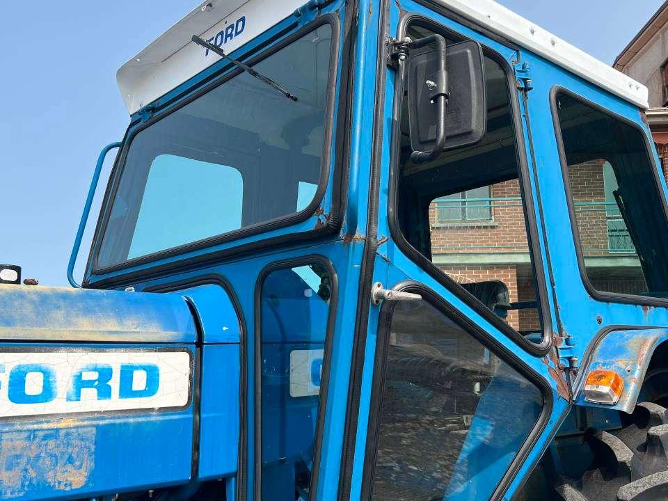 Ford 7700 4X4 Photo 5