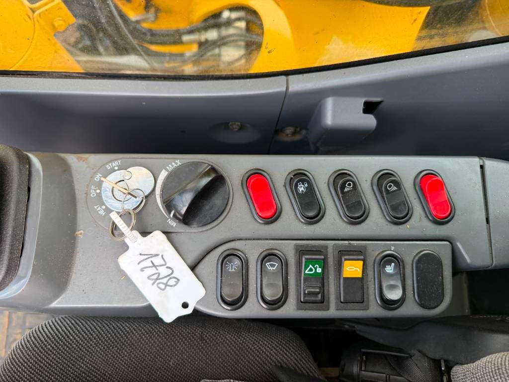 Komatsu PW160-8 - Triple Boom / Blade / Hammer Lines Photo 14