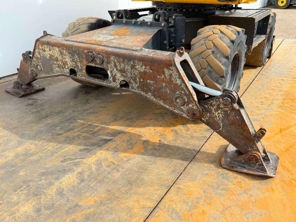 Komatsu PW160-8 - Triple Boom / Blade / Hammer Lines Photo 23