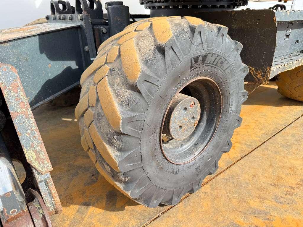 Komatsu PW160-8 - Triple Boom / Blade / Hammer Lines Photo 24
