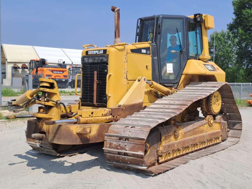 Caterpillar D6N LGP Photo 1