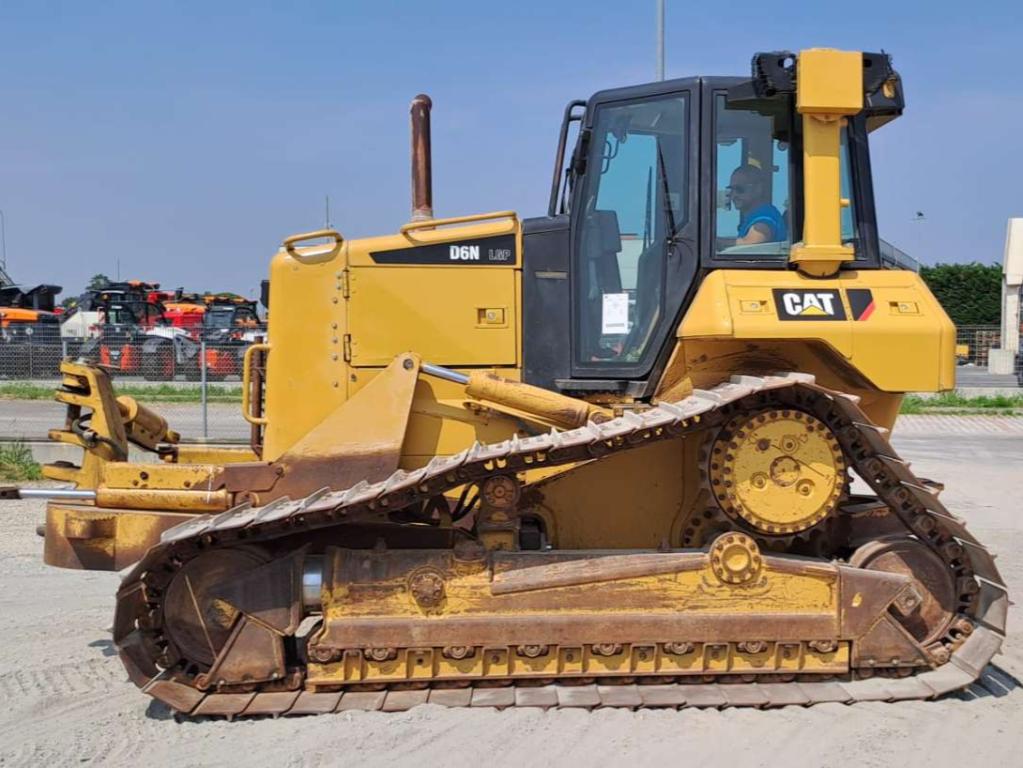 Caterpillar D6N LGP Photo 2