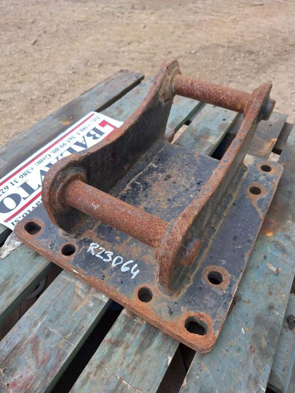 UNI40 for 5-7 ton excavators Attachment plate Photo 4