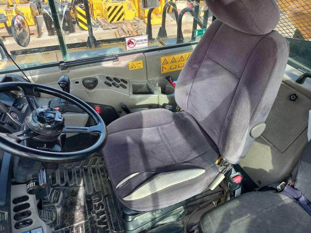 Komatsu HM400-3R (4 units available for sale in Abu Dhabi) Photo 17