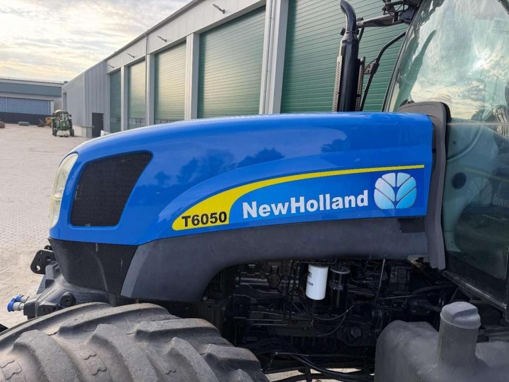 New Holland T6050 Photo 13