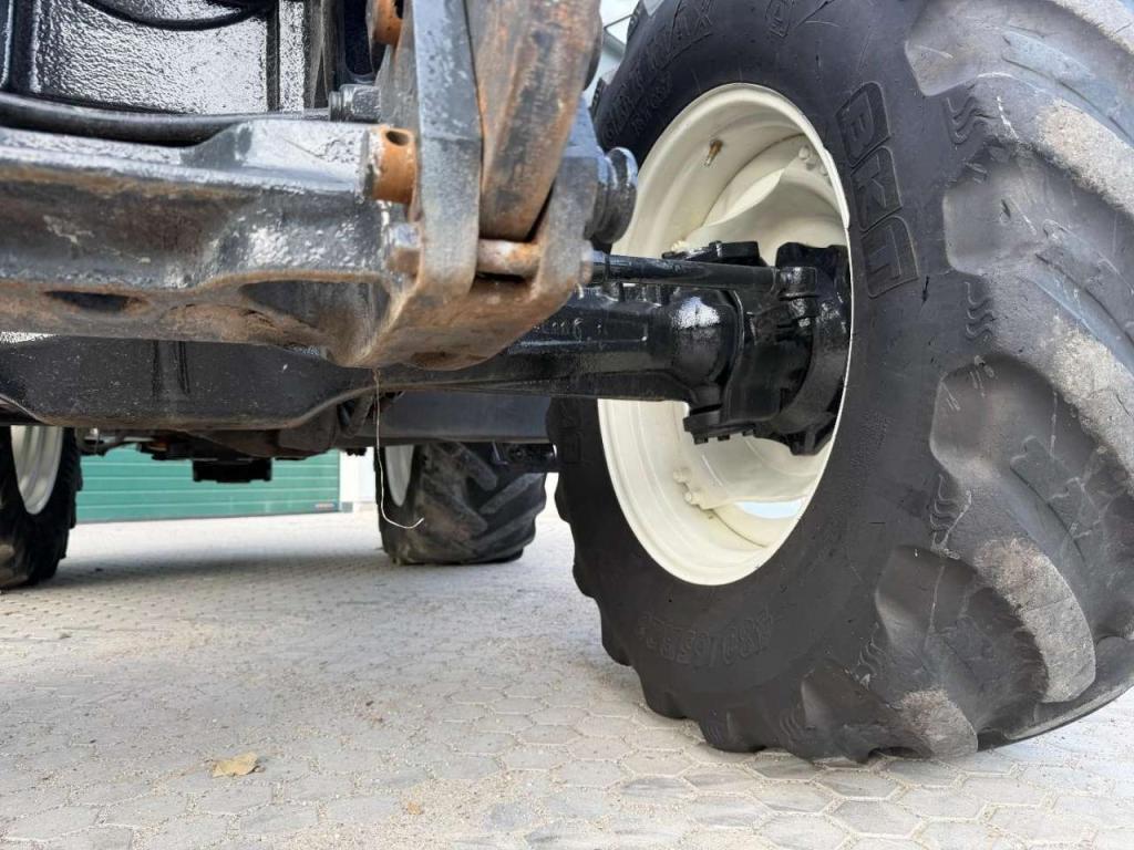 New Holland T6050 Photo 15