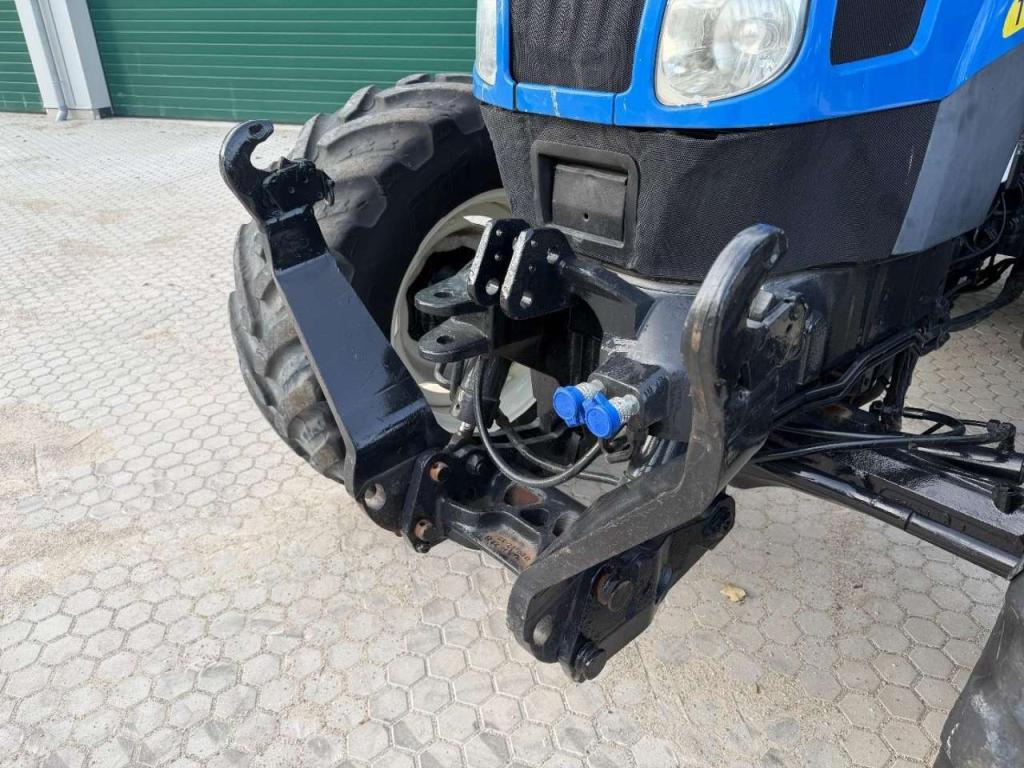 New Holland T6050 Photo 16