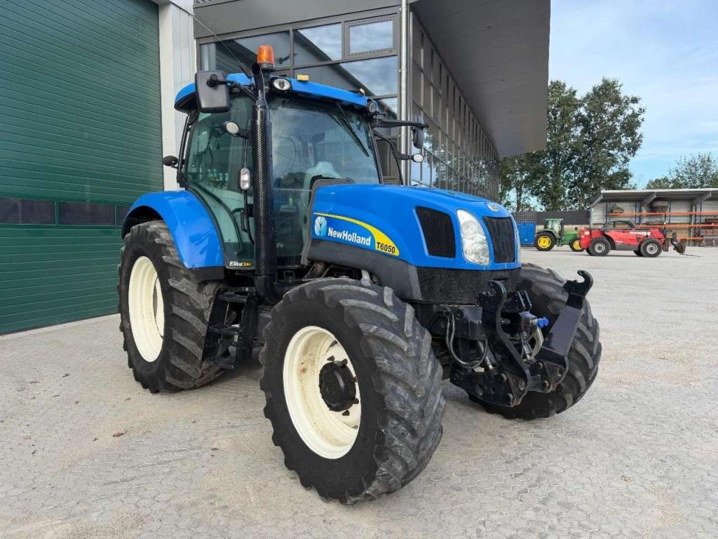 New Holland T6050 Photo 2