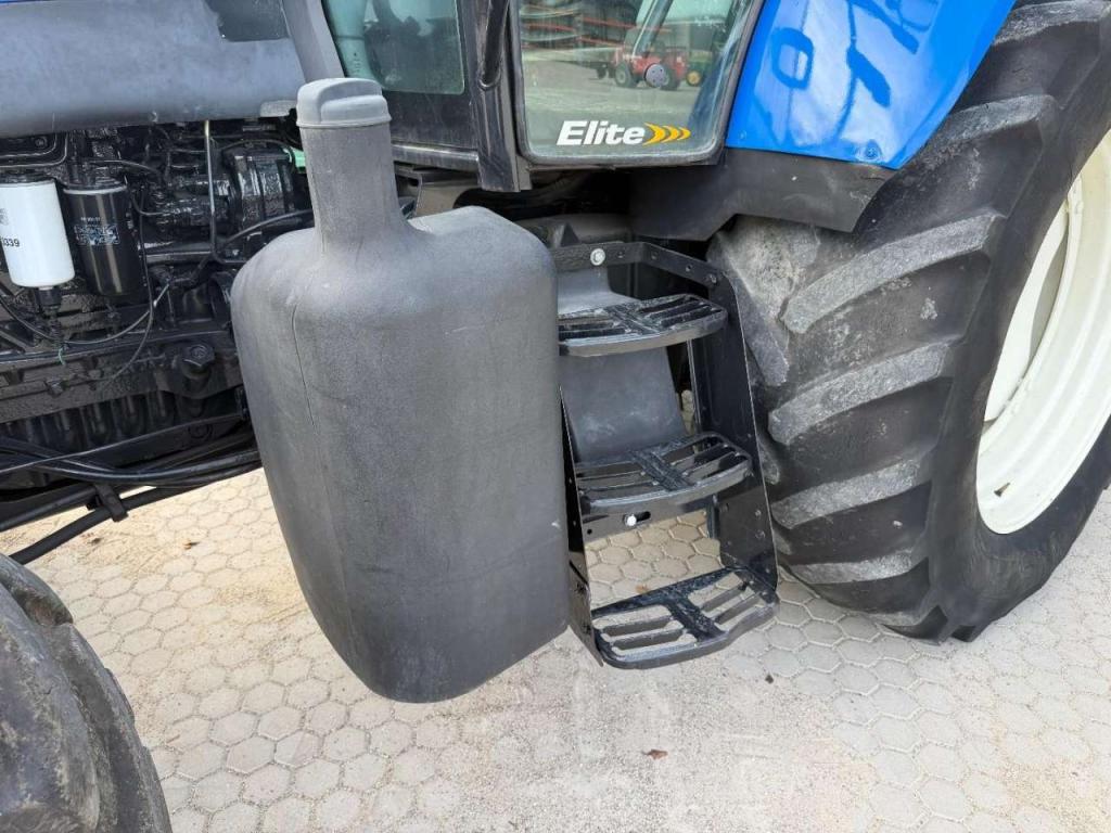 New Holland T6050 Photo 29