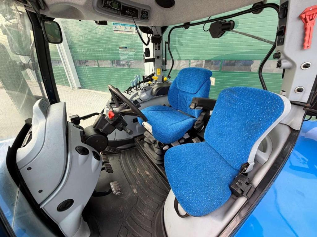 New Holland T6050 Photo 30