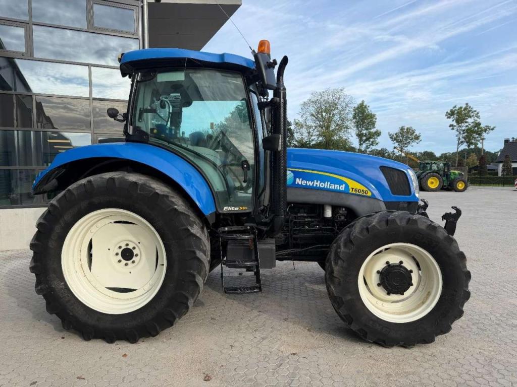New Holland T6050 Photo 4