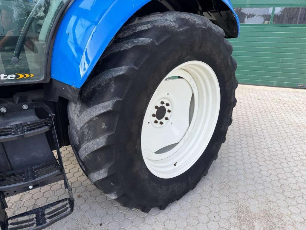 New Holland T6050 Photo 8