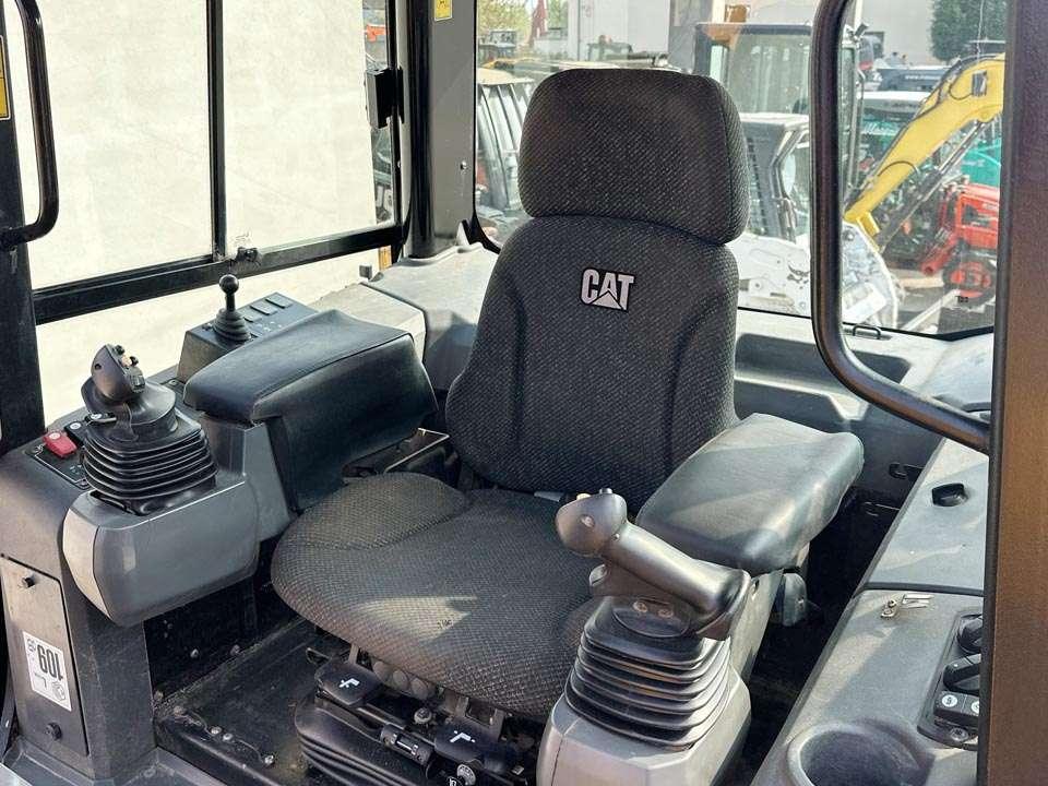 Caterpillar D6K2LGP Photo 16