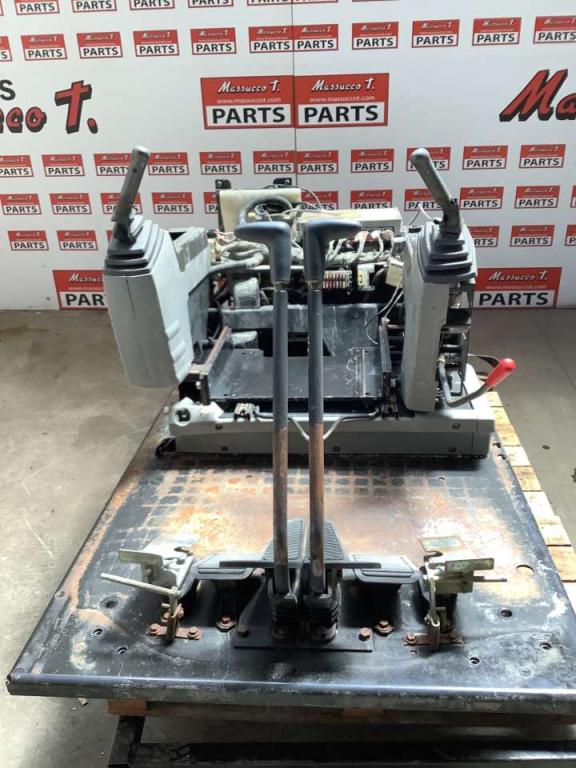 Base de cabine pour New Holland E 385 Photo 2