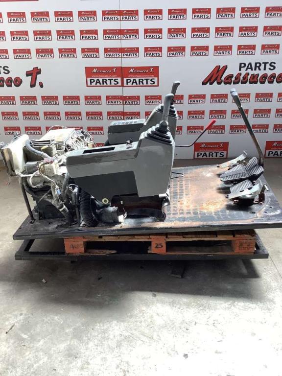 Base de cabine pour New Holland E 385 Photo 3