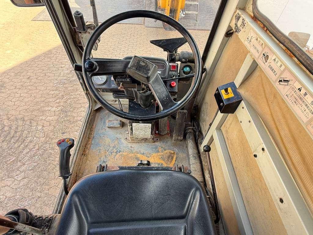 Mitsubishi LD700 - Dutch Machine / Pressurised Cabin Photo 6