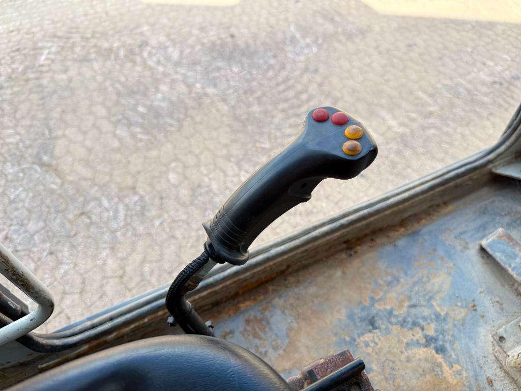 Mitsubishi LD700 - Dutch Machine / Pressurised Cabin Photo 7