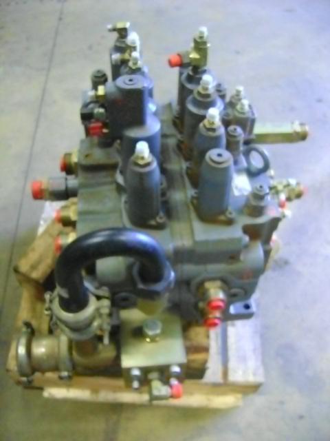 Distributeur hydraulique pour New Holland E 385 Photo 3
