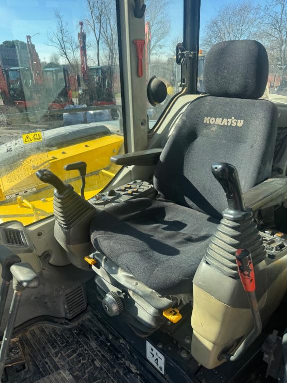 Komatsu PC88 MR-6 Photo 11