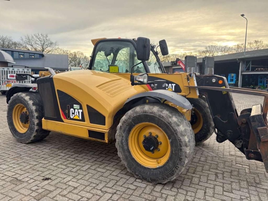 Caterpillar TH408D Photo 2