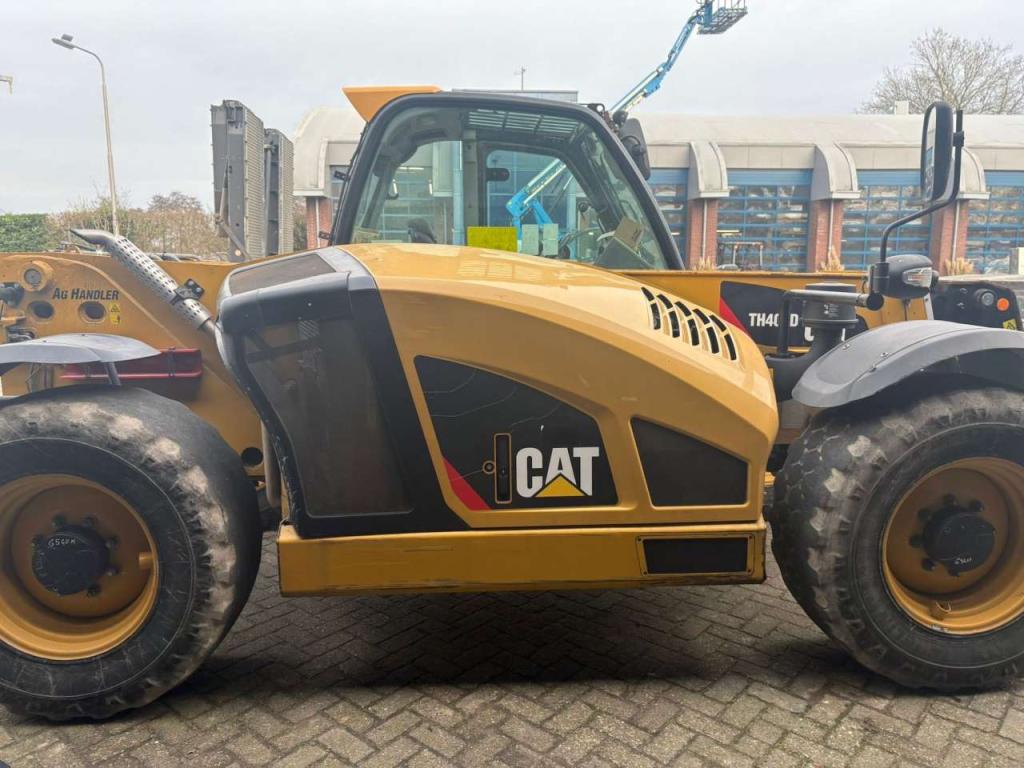 Caterpillar TH408D Photo 4